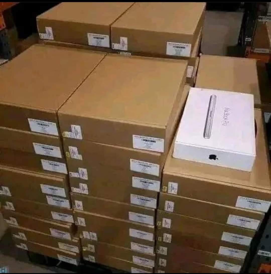 MacBook pallets 13 inch Retina screen Image 2