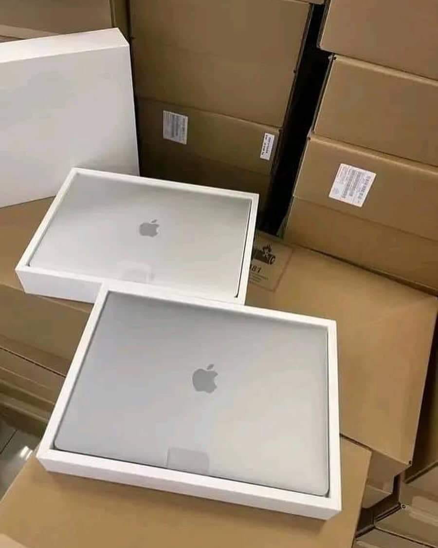 MacBook pallets 13 inch Retina screen Image 3
