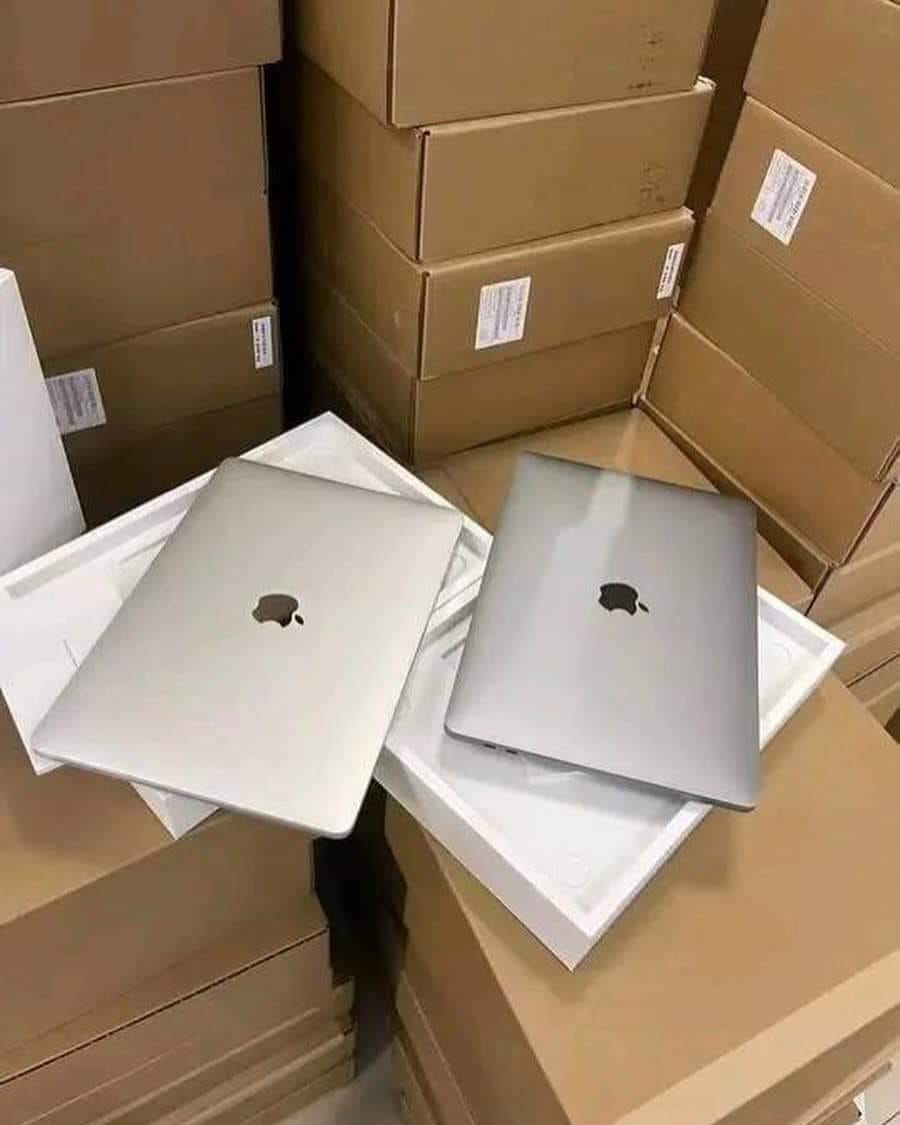 MacBook pallets 13 inch Retina screen Image 6