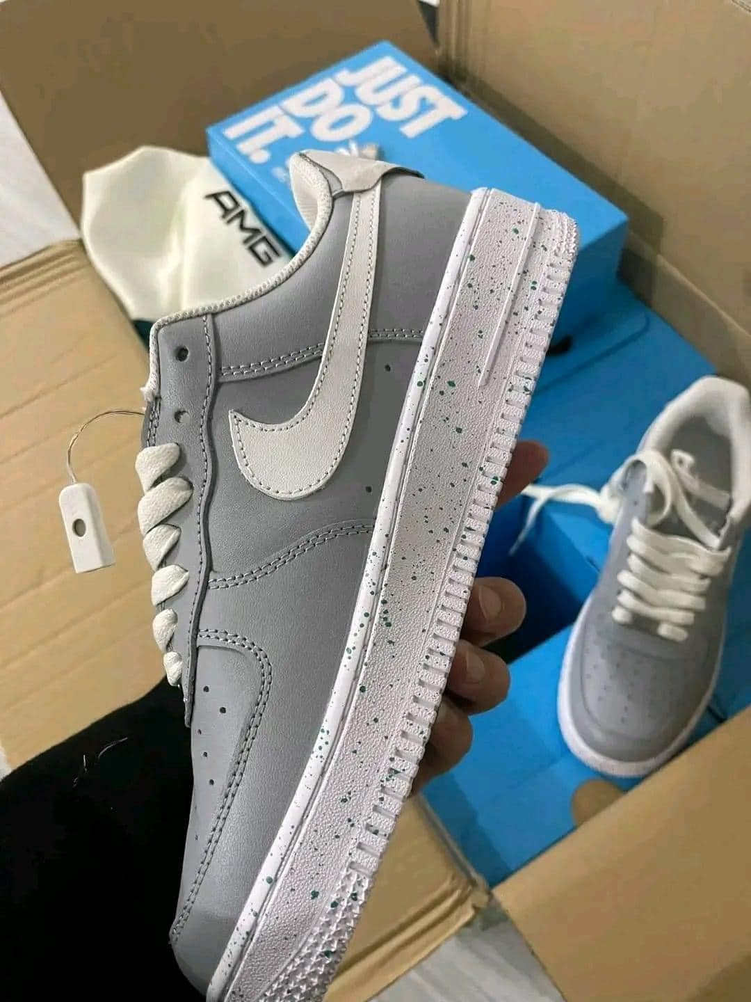 Womenhandbags / Nike shoes pallets Image 2