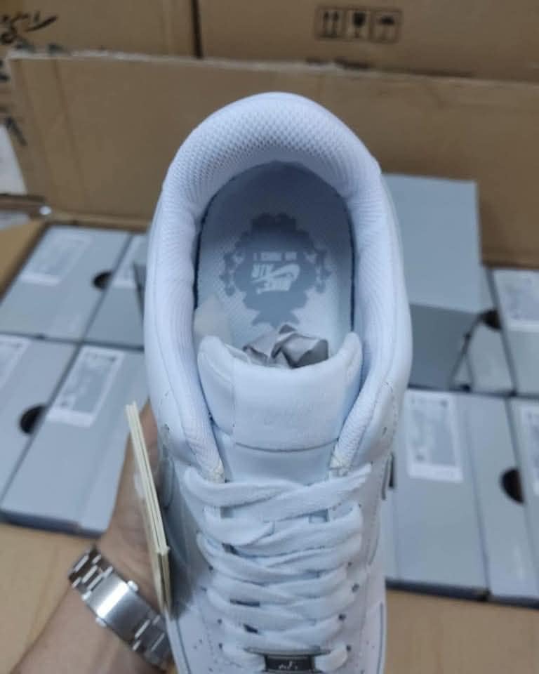 Original Nike shoes pallets Image 11