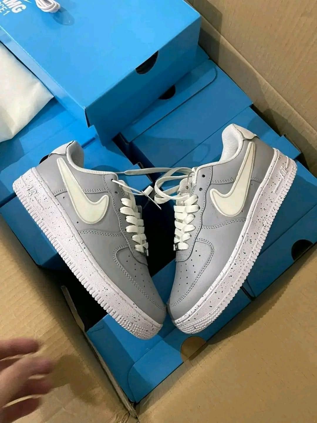 Womenhandbags / Nike shoes pallets Image 5