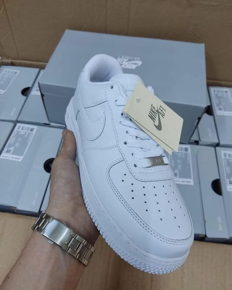 Original Nike shoes pallets Image 13