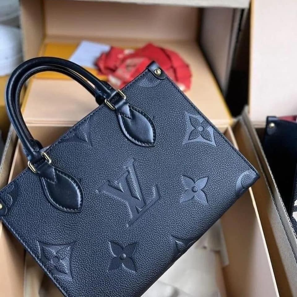 Womenhandbags / Nike shoes pallets Image 6