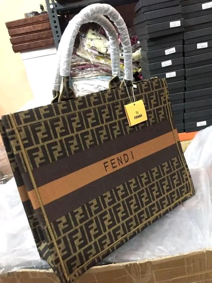 Womenhandbags / Nike shoes pallets Image 19