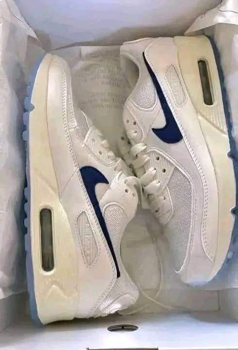 Original Nike shoes pallets Image 8