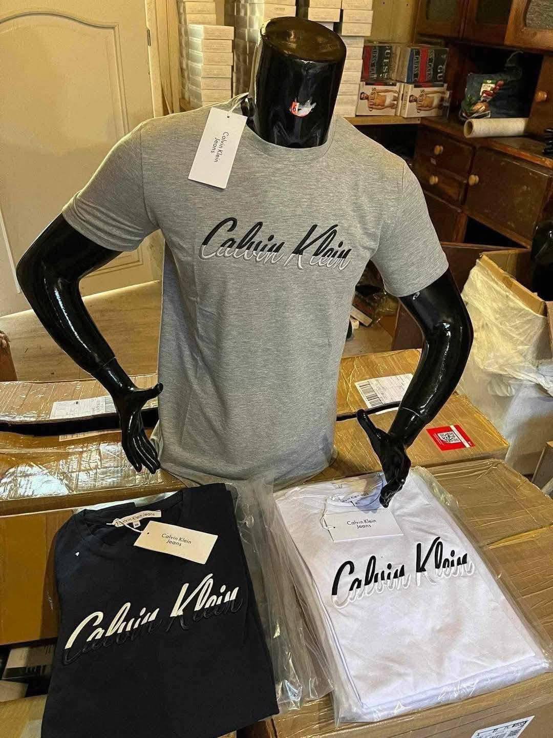 Assorted brands of original T shirts Image 2