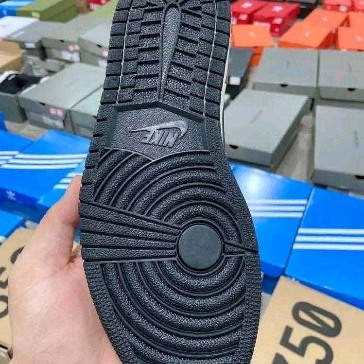 Original Nike shoes pallets Image 15