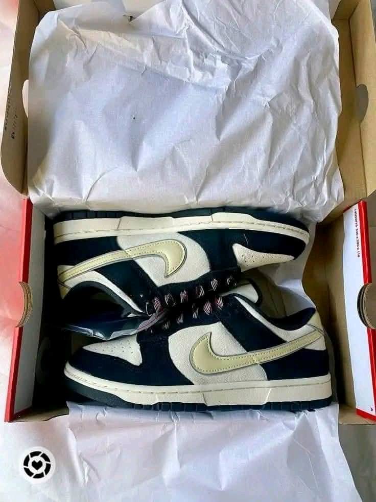 Original Nike shoes pallets Image 10