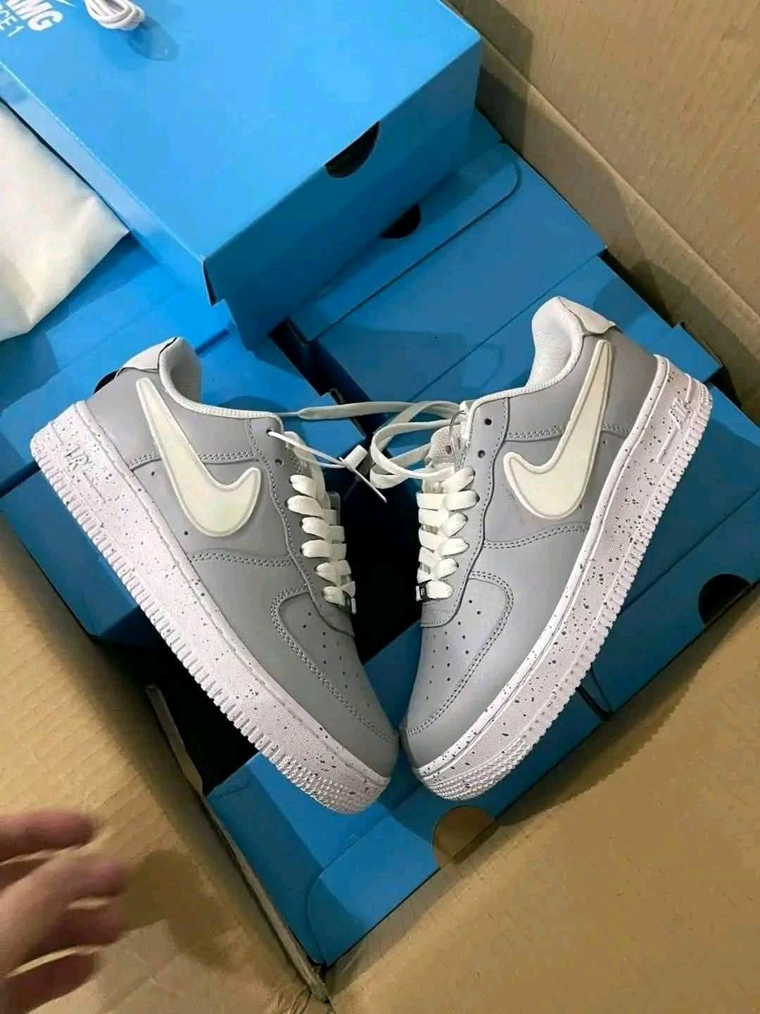 Original Nike shoes pallets Image 16