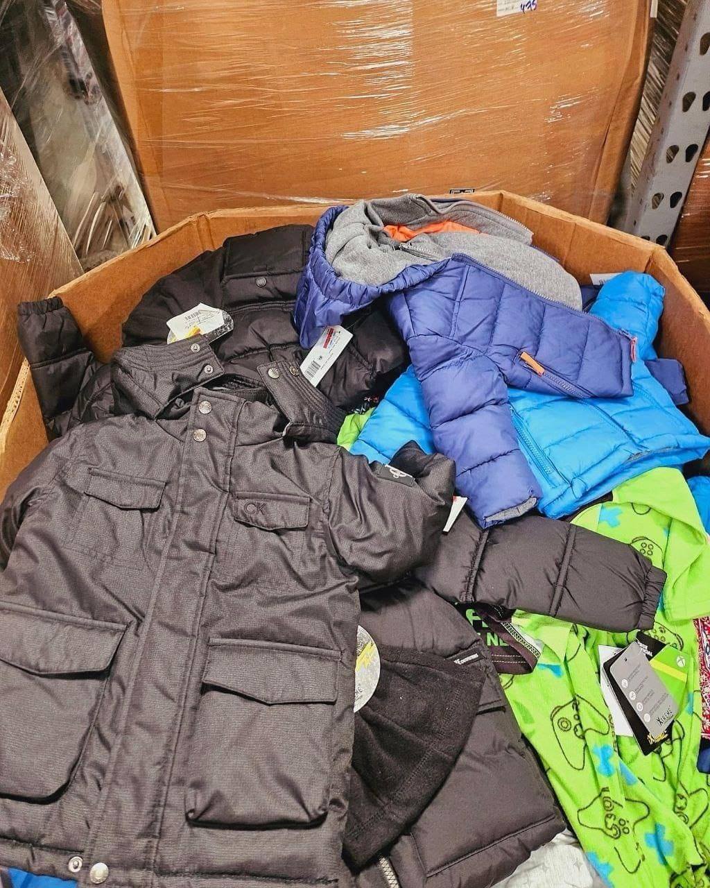 Jackets in pallets Image 2