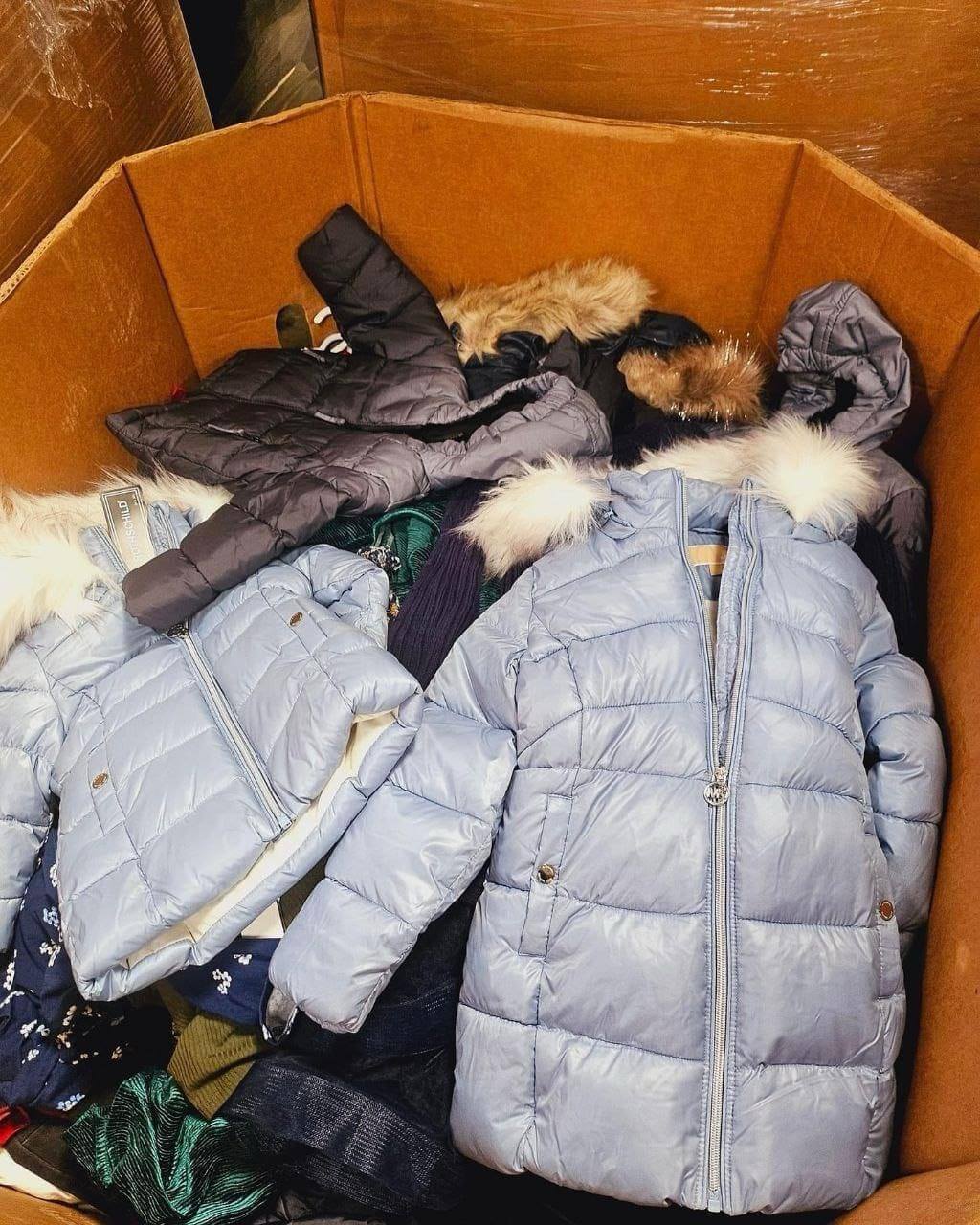 Jackets in pallets Image 3