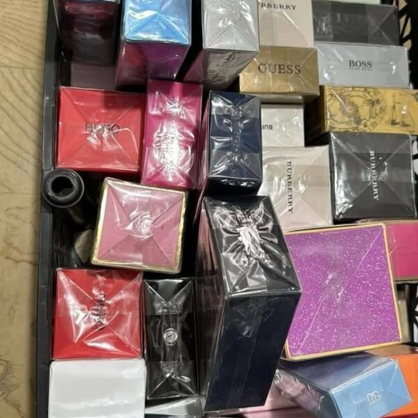 Mixed perfumes pallet